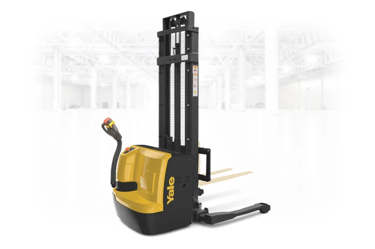 Walkie straddle stacker | Yale